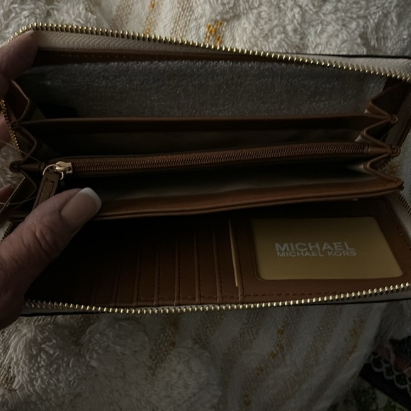 Michael Kors Large Continental Wristlet - Picture 3 of 5